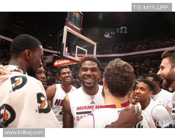 热火与勇士激战正酣NBA精彩直播全程回顾与分析