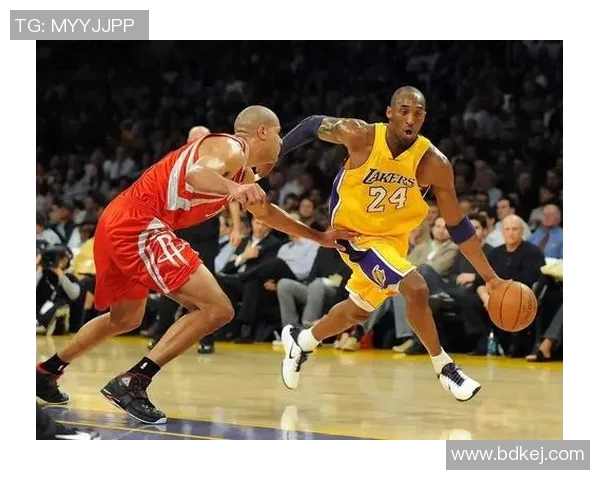 火箭队与湖人队在2006年季后赛的经典对决回顾与分析