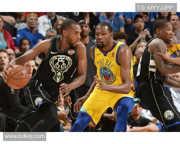 雄鹿对阵爵士精彩赛事360直播全程回顾与分析 雄鹿对阵爵士精彩赛事360直播全程回顾与分析