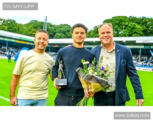 鹿斯巴达与格拉夫夏普的激烈对决揭示了荷甲联赛的竞争魅力与球队实力较量